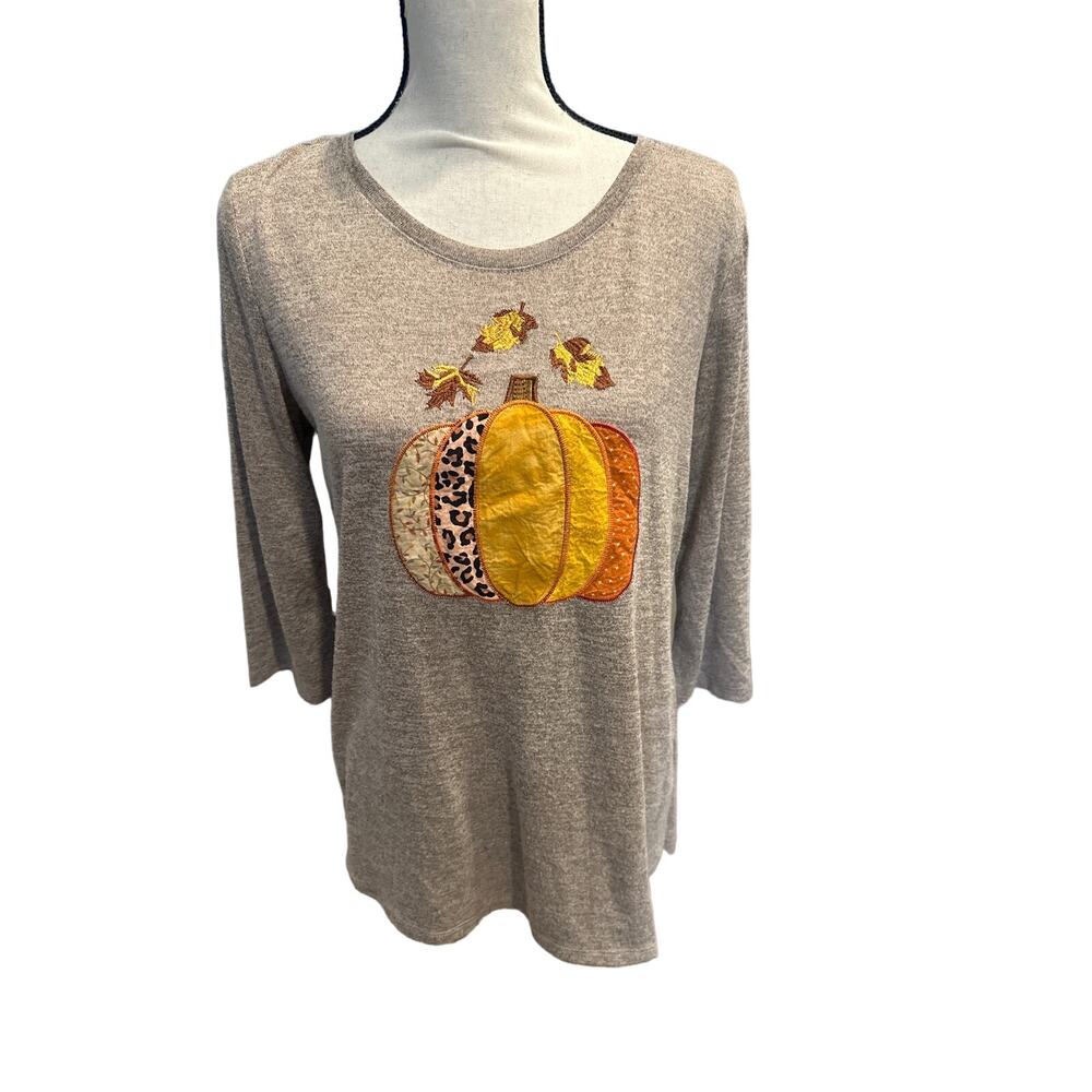 Women’s Cactus & Pearl Fall Pumpkin Embroidered Top. Size Medium